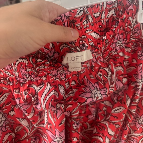 LOFT Red Floral Tiered Midi Skirt - Picture 2 of 2